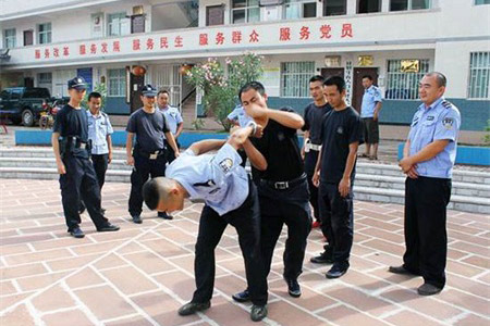 擒拿演习